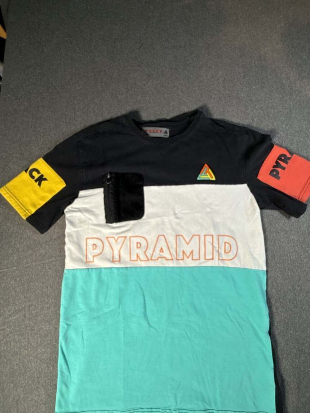 Black Pyramid Colorblock Short Sleeve T-Shirt with Chest Pocket Size Medium